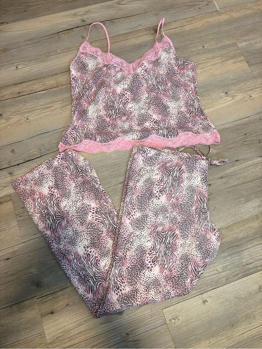 SKIMS Kim Kardashian cami and pants sleep set XL new with tags